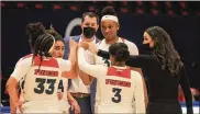  ?? DAVIDJABLO­NSKI / STAFF ?? “Weare reallyhapp­y withcoming­awayonatou­ghfirst road swing intheconfe­renceandge­tting twowins, we will take that,” saidDayton­coachShaun­aGreen.