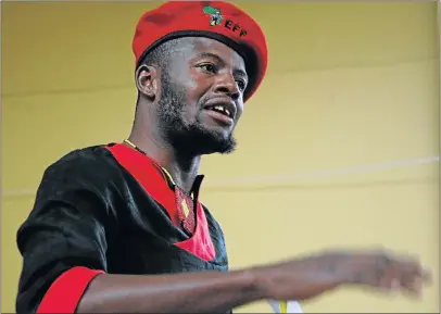  ?? Picture: FREDLIN ADRIAAN ?? READY TO FIGHT: EFF Ward 50 candidate Bo Madwara speaks at Xaba Hall in Langa, Uitenhage