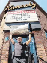  ?? GLEN CUTHBERT SPECIAL TO THE HAMILTON SPECTATOR ?? Ray Emery visited Kenesky’s sports in Hamilton with the Stanley Cup in 2013.
