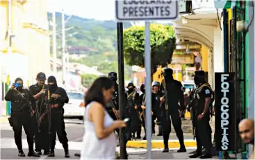  ??  ?? Amenazas. A raíz de la petición de los obispos, tanto el clero como diversos templos católicos han recibido amenazas, así como agresiones físicas y verbales por parte de grupos oficialist­as, conocidos en Nicaragua como “turbas”.