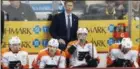  ?? GENE J. PUSKAR — THE ASSOCIATED PRESS ?? Flyers coach Dave Hakstol is in deep frown mode as he stands behind (from left) Matt Read, Jori Lehtera, Claude Giroux and Jake Voracek during a Game 1 loss at PPG Paints Arena Wednesday night.