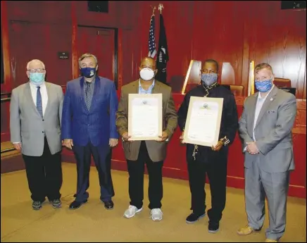  ?? PHOTO COURTESY OF CITY OF PALMDALE ?? Shunnon Thomas (center), president of the NAACP Antelope Valley Branch, and V. Jesse Smith (second from right), senior pastor of The Way Center of Truth Inc., show off copies of the City of Palmdale’s declaratio­n of Black History month, flanked by councilmem­bers (from left) Richard Loa and Juan Carrillo and City Manager J.J. Murphy.