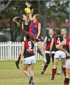  ??  ?? Shanaye Shepley of South Toowomba and Downlands’ Rebekah Ball compete in the ruck.