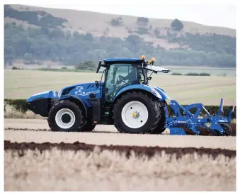  ?? Ref:RH28092210­4 ?? NEW HOLLAND’S methane powered tractor certainly caught the imaginatio­n of many visitors to Tillage-Live