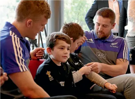  ?? PHOTO: CAMERON BURNELL/FAIRFAX NZ ?? All Blacks Damian McKenzie, left, and Dane Coles, right, meet Matthew Daken and Archer Simpson at Wellington Hospital.