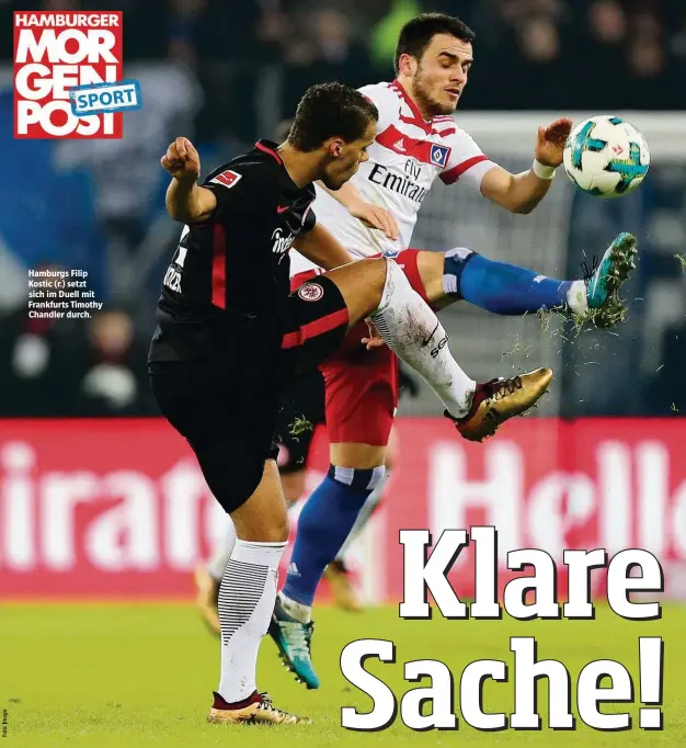  ??  ?? Hamburgs Filip Kostic (r.) setzt sich im Duell mit Frankfurts Timothy Chandler durch.