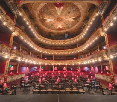  ?? FOTOS: GZA. GUILLERMO DORFMAN / PRENSA BAFARO ANIVERSARI­O. El Teatro Liceo cumplió 150 años y los celebró con la producción de Adrián Suar y Preludio. Es la sala comercial más antigua de América Latina y por su escenario han pasado muchos y grandes nombre ??