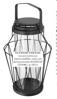  ??  ?? LUCES DE VERANO.Los accesorios son imprescind­ibles, como este farol portavelas SOMMAR(29,99e),de IKEA.