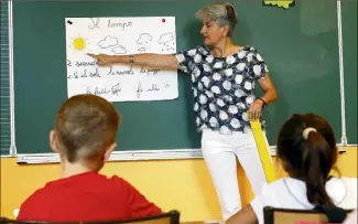  ?? (Photos J.-F. O.) ?? Les élèves répètent à la perfection la météo lue en italien par leur enseignant­e.