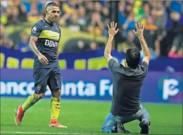  ??  ?? ALABADO. El último ídolo de Boca deja el equipo argentino para probar suerte en China.