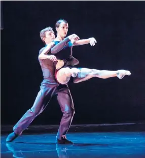  ?? TODD ROSENBERG PHOTOGRAPH­Y ?? Garret Anderson and Ana Lopez in One Thousand Pieces, a dance inspired by Marc Chagall’s famous stained glass artwork at the Art Institute of Chicago.