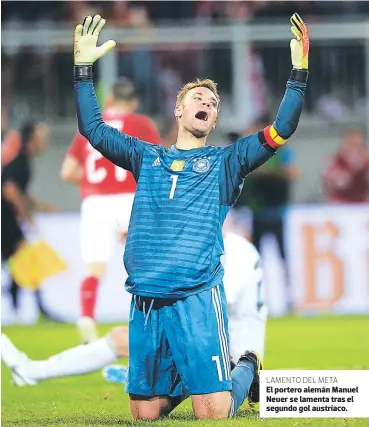  ?? FOTOS: AFP ?? El portero alemán Manuel Neuer se lamenta tras el segundo gol austríaco. LAMENTO DEL META