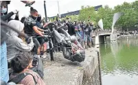  ?? BEN BIRCHALL PA VIA THE ASSOCIATED PRESS ?? Protesters throw a statue of slave trader Edward Colston into Bristol harbour during a protest rally, in Bristol, England, Sunday.