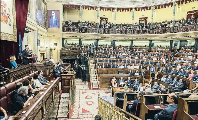 ?? DANI DUCH ?? Felipe VI se dirigió a los diputados constituye­ntes y a los actuales en el hemiciclo del Congreso, para conmemorar el 40.º aniversari­o de las primeras elecciones