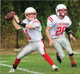  ?? File photo by Ernest A. Brown ?? Lincoln sophomore quarterbac­k Randall Hien (9) completed 10 passes for 182 yards and three touchdowns in Saturday morning’s Division III road rout of Ponaganset.