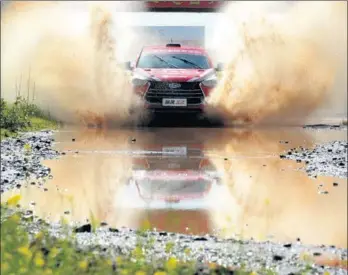  ?? PEI QIANG / FOR CHINA DAILY ?? An SUV takes part in an internatio­nal racing event in Zhangye, Northwest China’s Gansu province, on July 21. Xu Heyi,