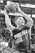  ?? AP/ELISE AMENDOLA ?? Devin Booker of Phoenix on Friday night got plenty of help from his teammates to become the youngest player in the NBA to score 70 points.