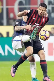  ?? AP ?? Inter Milan’s Gary Medel (left) and AC Milan’s Carlos Bacca fight for the ball during a Serie A match between AC Milan and Inter Milan at the San Siro stadium in Milan yesterday. The game ended 2-2.