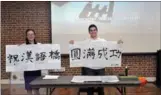  ?? YIAN KE / FOR CHINA DAILY ?? Evan Lowitt (right) of the University of Delaware used Chinese traditiona­l calligraph­y to deliver good wishes at the College Level Chinese Bridge Language competitio­n held at the University of Maryland on Saturday.