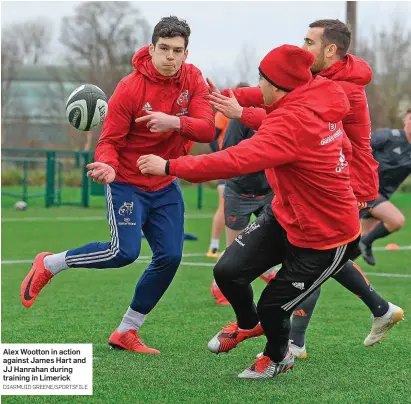  ?? DIARMUID GREENE/SPORTSFILE ?? Alex Wootton in action against James Hart and JJ Hanrahan during training in Limerick