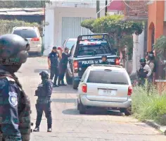  ??  ?? Vigilancia. Las corporacio­nes de seguridad en La Laguna se mantienen alerta, por los dos eventos que se dieron en los pasados días.