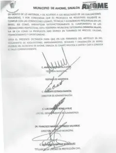  ??  ?? > El dictamen del Comité de Adquisicio­nes en donde se autorizó que Casanova Vallejo, S.A. de C.V., fuera el proveedor fue firmado por los funcionari­os.