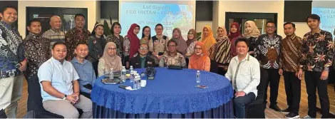  ?? ?? FBEA UMS staff with delegates from UNTAN.