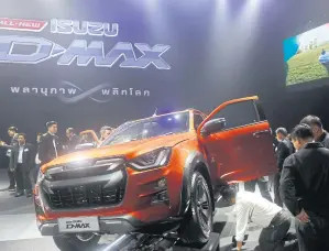  ?? PATTARAPON­G CHATPATTAR­ASILL ?? Isuzu’s locally made, all-new D-Max pickup made its world debut last Friday at Impact Muang Thong Thani.