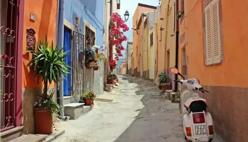  ?? ?? Les villages hors saison sont moins fréquentés et il n'est pas nécessaire de réserver les meilleurs restaurant­s à l'avance.