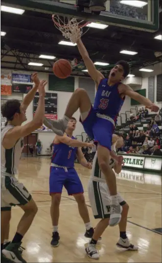  ?? JEN FORBUS — THE MORNING JOURNAL ?? Bay’s RJ Sunahara throws down a monster dunk against Westlake on Dec. 22.