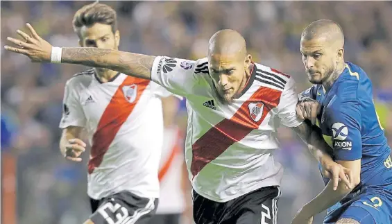  ??  ?? Un soldado fiel. Así lo define el técnico Gallardo a Maidana. El defensor se tendrá que cuidar: otra amarilla lo dejará fuera de la segunda final.