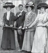  ?? ?? Tug of War, Kelowna. Circa 1910.