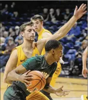  ?? MARC PENDLETON / STAFF 2017 ?? Jaylon Hall played in 33 games his freshman season at Wright State, averaged 9.1 points per game and had several big outings.