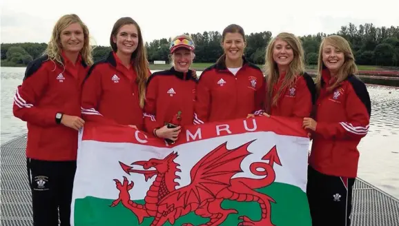  ??  ?? Becca Chin (fourth left) with the Wales rowing team which performed so well in the Commonweal­th Championsh­ips last year.