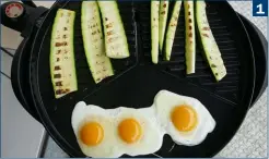  ??  ?? (1) Der PG8541 Standgrill von Severin grillt gleichzeit­ig Spiegeleie­r und Zucchini auf den Punkt(2) Das Fleisch wird auf dem 8750 von Cloer gleichmäßi­g gut gegart