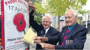  ?? Photo: FAIRFAX NZ ?? World War II veterans Bob Sanders, left, and John Carpenter.