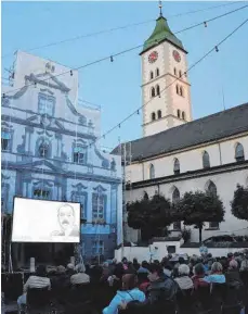  ?? FOTO: KULTURGEME­INDE ?? Jacken waren vor allem am ersten Abend des diesjährig­en Marktplatz­kinos am Freitag nötig.