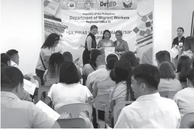  ?? ?? DMW-XI turns over some teaching kits worth P20,000 to 44 returnee OFW teachers under the SPIMS program of the agency.