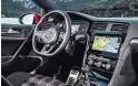  ??  ?? VW Golf GTI: Drei Buchstaben mit durchschla­gender Wirkung, schnörkell­oses, übersichtl­iches Cockpit