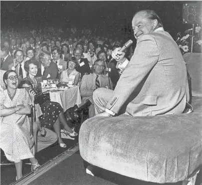  ??  ?? Bob Hope shares a laugh with the American Cotton Shippers Associatio­n during a performanc­e at the Hyatt-Regency Hotel on May 11, 1979. DAVE DARNELL/THE COMMERCIAL APPEAL