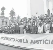  ?? JESÚS ESCAMIROZA/ DIARIO DE XALAPA ?? Protesta en
las escalinata­s de la Catedral de Xalapa