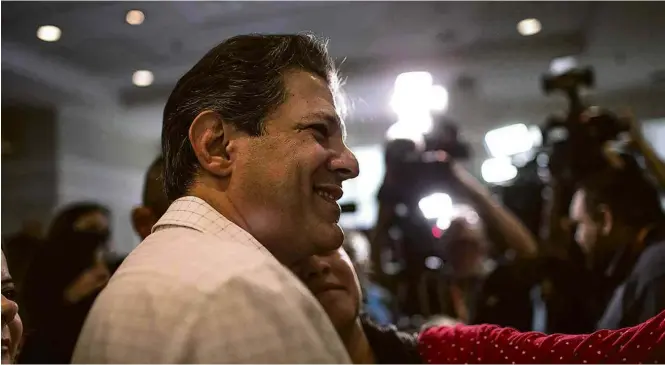  ?? Edilson Dantas /Ag. O Globo ?? O candidato Fernando Haddad participa de encontro com lideranças do PT em São Paulo