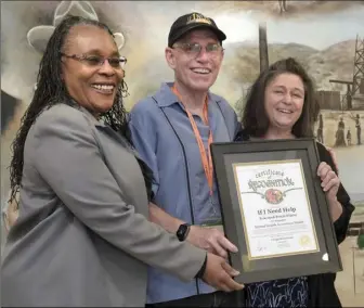  ?? Dan Watson/The Signal ?? Field representa­tive Donna Hill, left, presents a certificat­e of recognitio­n from Sen. Scott Wilk, R-Santa Clarita, to Bruce and Erin Wilson of “If I Need Help” for Mental Health Awareness Month at Santa Clarita City Hall on Friday.