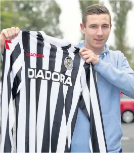  ??  ?? Buddie brilliant Paul Dummett