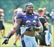  ?? Amy Davis / TNS ?? Baltimore Ravens outside linebacker Pernell McPhee during a 2019 joint practice with the Jacksonvil­le Jaguars. McPhee is one of more than a dozen Ravens on the COVID-19 list.