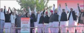  ??  ?? CM Ashok Gehlot, deputy CM Sachin Pilot and leaders of organisati­ons during the protest.
HT PHOTO