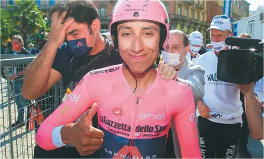  ?? / AFP ?? Sonriente y amable, aunque agotado, Egan Bernal asume con buena actitud las responsabi­lidades de un campeón de grandes vueltas.