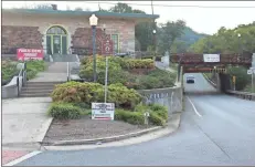  ?? / Adam Cook ?? Ringgold officials are planning a project with the Georgia Department of Transporta­tion (GDOT) to better warn truckers about height issues at the underpass on U.S. Highway 41 at the Depot in downtown.