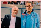  ??  ?? In coppia Aurelio De Laurentiis, 68, e Maurizio Sarri, 59