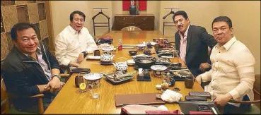  ??  ?? Handout photo shows Speaker Pantaleon Alvarez, Senate President Aquilino Pimentel III, House Majority Leader Rodolfo Fariñas and Senate Majority Leader Vicente Sotto III during a meeting on Charter change.